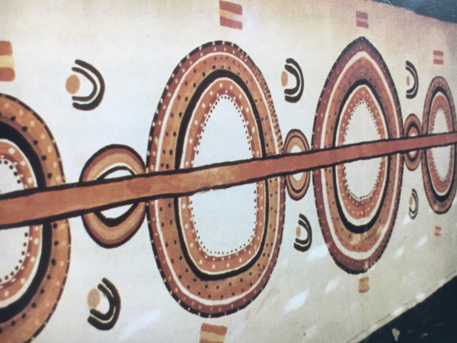 Kaapa Tjampitjinpa with the Honey Ant Dreaming mural at Papunya, 1971